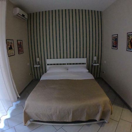 B&B 248 เนเปิลส์ ภายนอก รูปภาพ