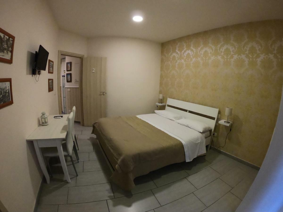 B&B 248 เนเปิลส์ ภายนอก รูปภาพ