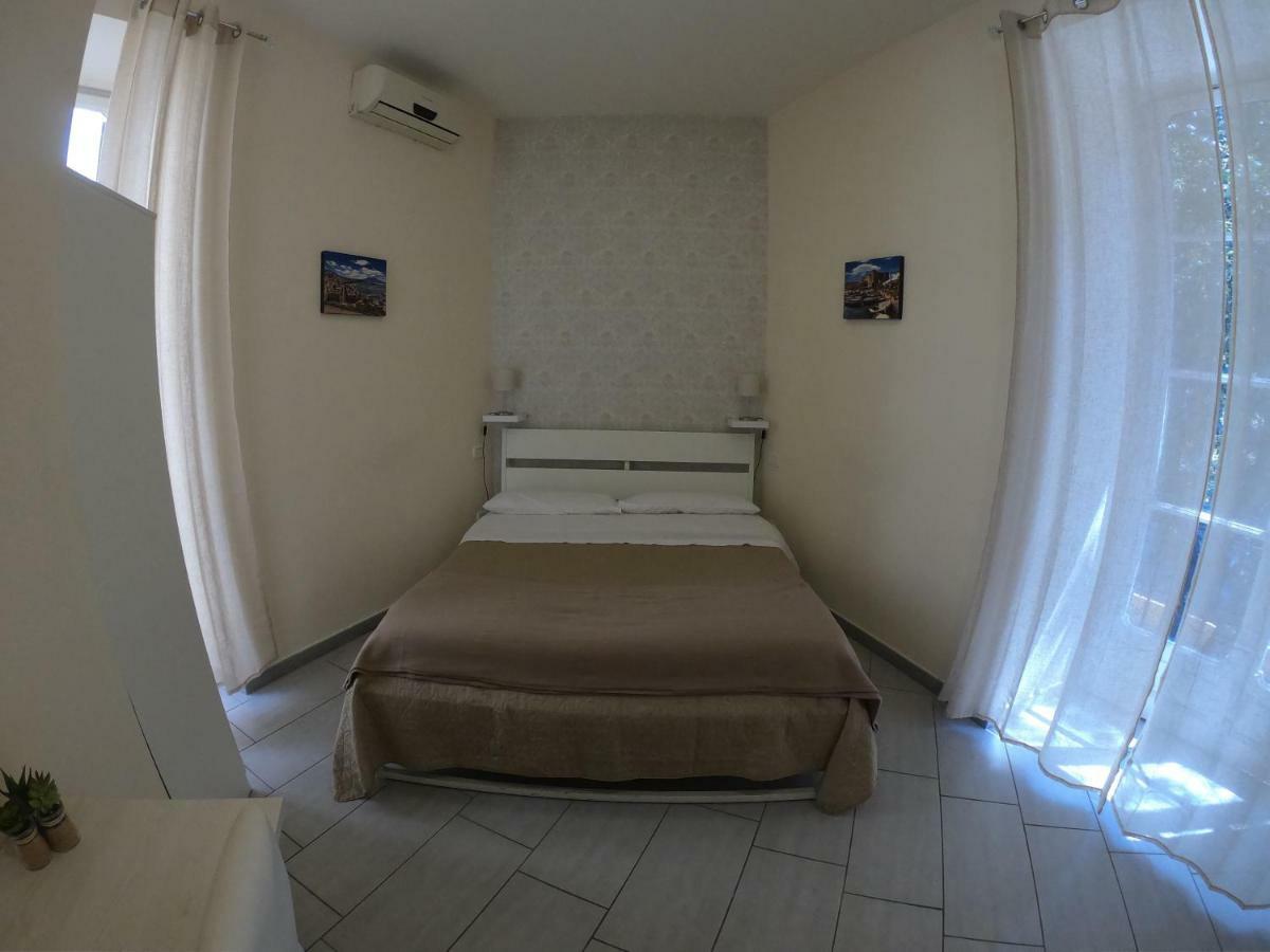 B&B 248 เนเปิลส์ ภายนอก รูปภาพ