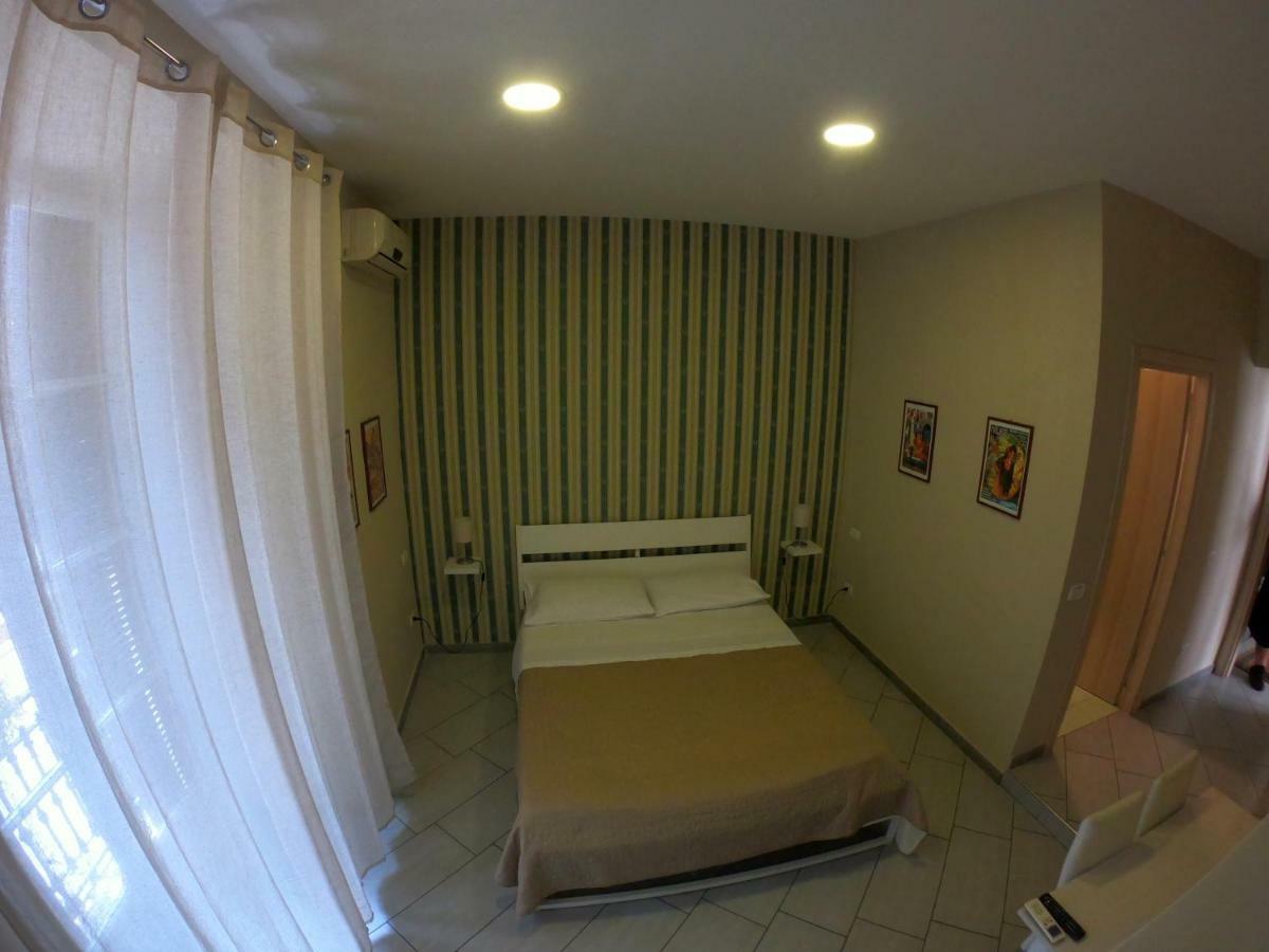 B&B 248 เนเปิลส์ ภายนอก รูปภาพ